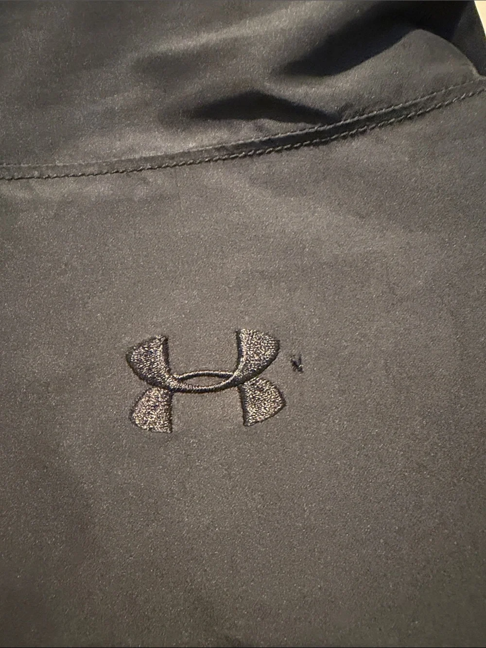 Under Armour Men's Black Lightweight Jacket with Zip Pockets Medium.